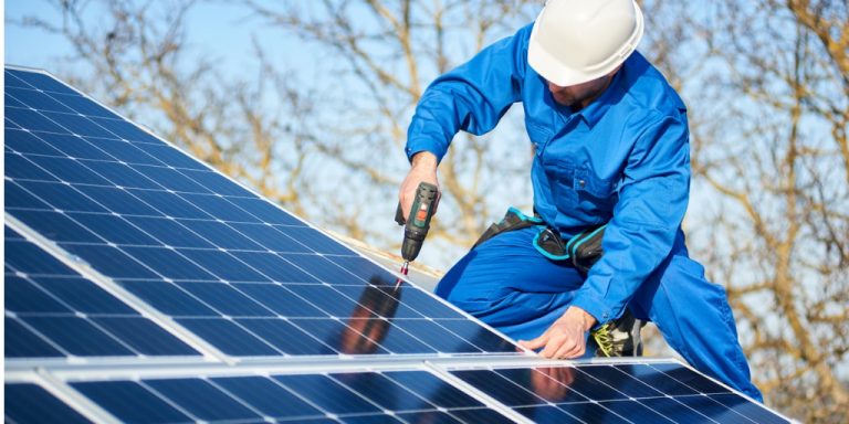 d&eacute;couvrez les nouvelles aides financi&egrave;res pour l'installation de panneaux solaires en 2025. profitez de subventions et d'incitations pour transformer votre consommation d'&eacute;nergie tout en contribuant &agrave; la plan&egrave;te. informez-vous sur les conditions d'&eacute;ligibilit&eacute; et maximisez vos &eacute;conomies d&egrave;s maintenant.