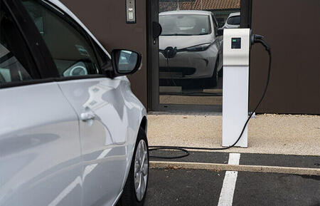 découvrez tout ce qu'il faut savoir sur les droits et aides disponibles pour l'installation d'une borne de recharge. informez-vous sur les subventions, les crédits d'impôt et les réglementations en vigueur pour bénéficier d'une solution écologique et économique.