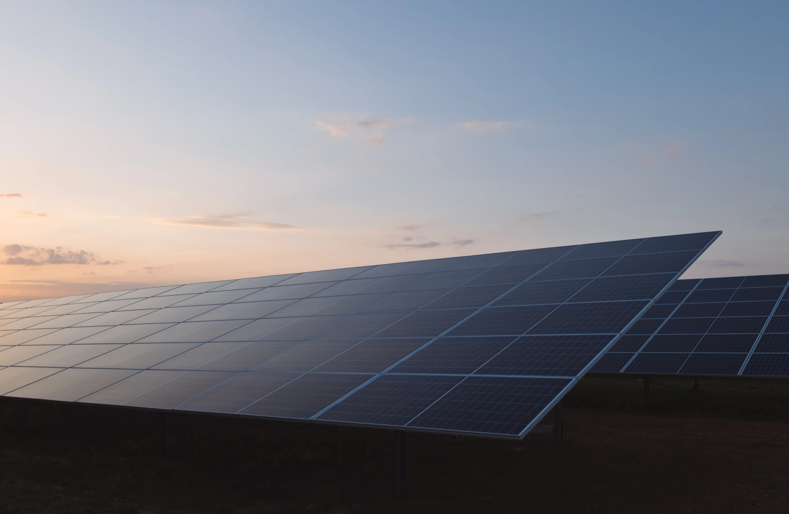 découvrez la centrale photovoltaïque de farébersviller, un projet innovant au cœur de la transition énergétique. profitez d'une production d'énergie renouvelable, durable et respectueuse de l'environnement. rejoignez-nous pour un avenir plus vert.