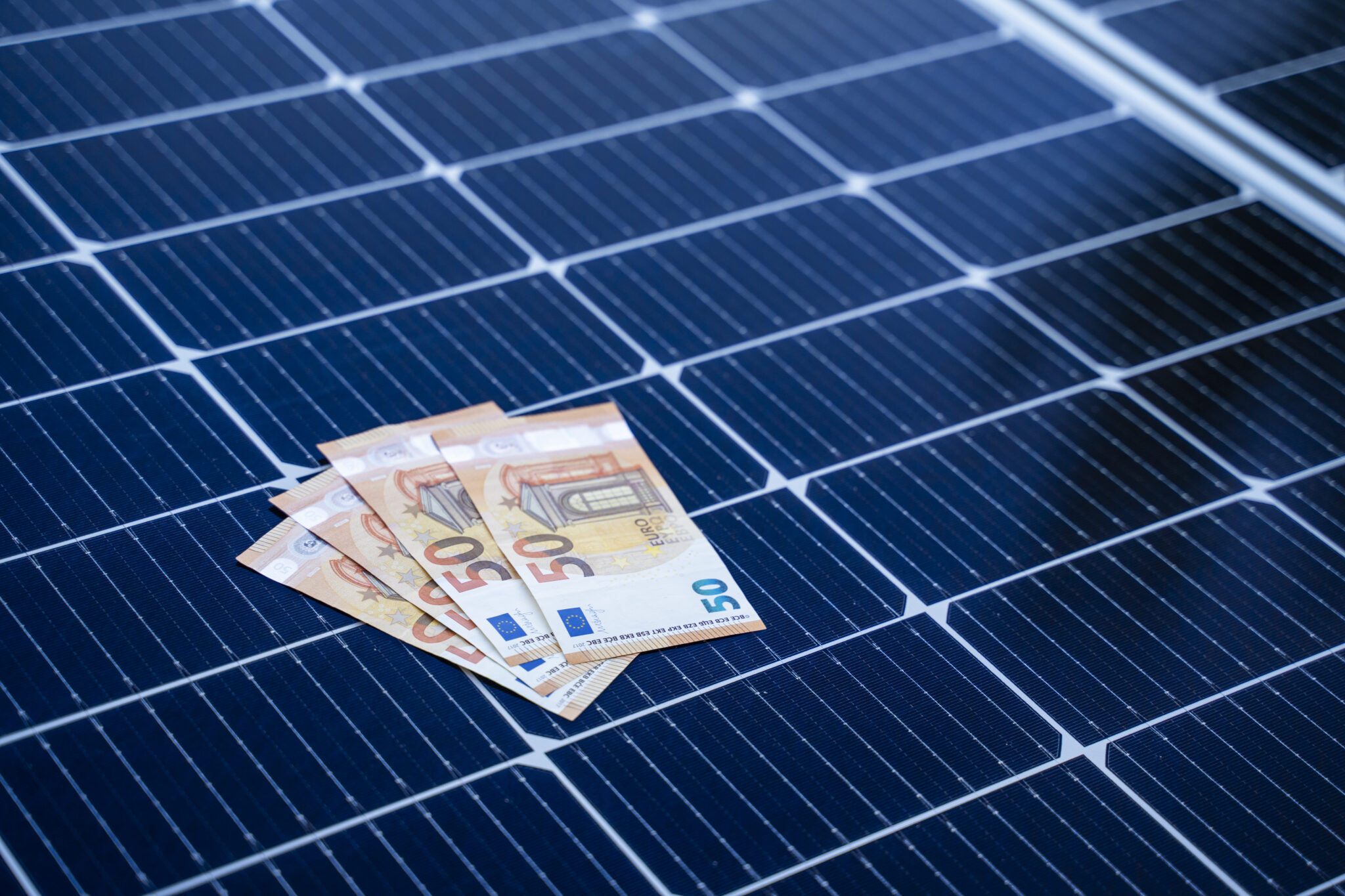 découvrez les différentes primes et tarifs associés aux panneaux photovoltaïques en france. informez-vous sur les aides financières disponibles pour l'installation de systèmes solaires et optimisez votre investissement tout en contribuant à la transition énergétique.